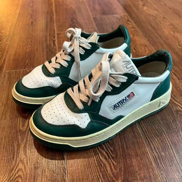 girls sneakers - Picture 2 of 3